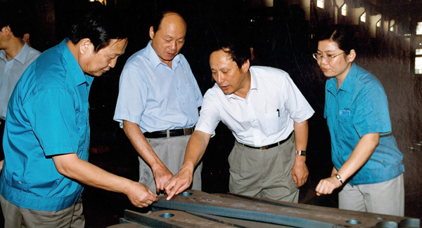 新一屆領(lǐng)導(dǎo)班子上任，掀開徐工變革發(fā)展新篇章