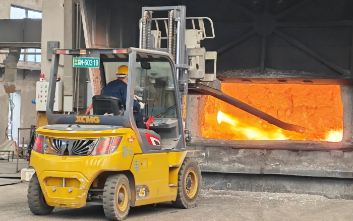 真金不怕火煉，徐工重載孔雀叉車威武霸氣！