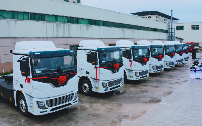 預(yù)見“梅”好！百臺(tái)徐工底置充電牽引車奔赴廣東梅州