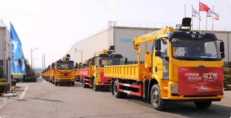2025年，徐工&解放“整車一體化”隨車起重機(jī)批量發(fā)車，閃耀開(kāi)門(mén)紅！
