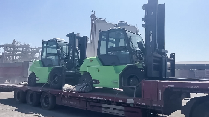 從室內到室外，24小時不停歇！徐工孔雀叉車扎根新疆鋼材廠