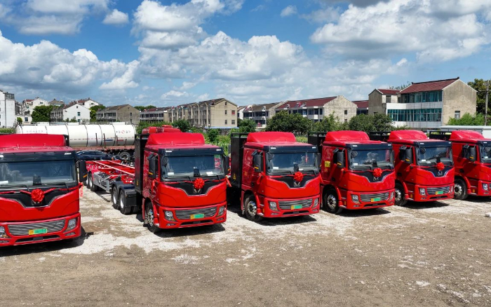 綠色物流再提速，徐工新能源牽引車批量入港！