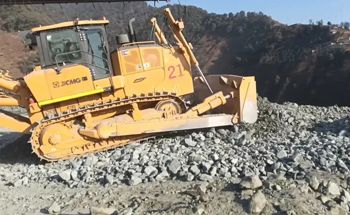 礦山施工利器——徐工D360推土機