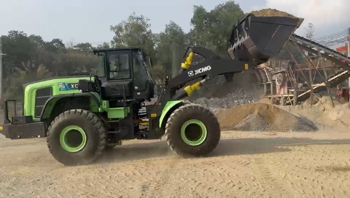 徐工純電動(dòng)裝載機(jī)助力越南砂石料場，開啟綠色施工新紀(jì)元