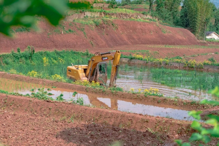 建設(shè)“巴渝糧倉(cāng)”，徐工挖機(jī)我在行（háng）！