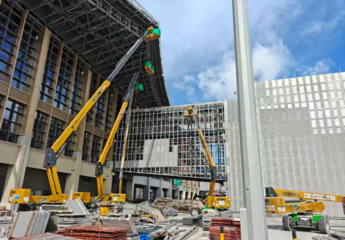 聯合作戰！徐工鋰電高機編隊亮相三亞機場