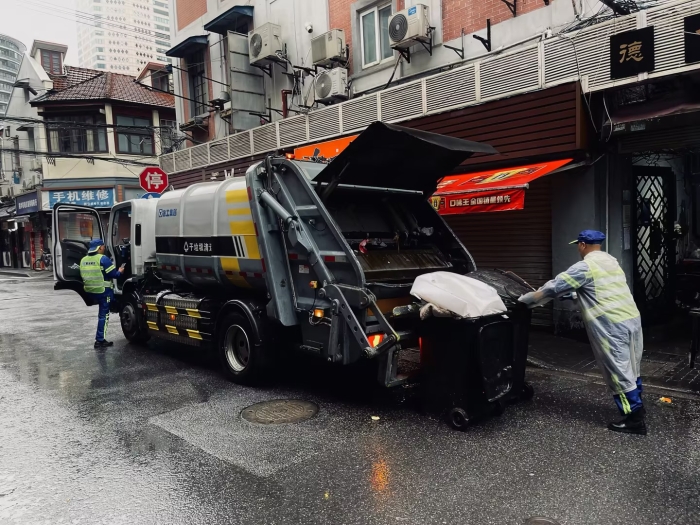 南京東路人流如織垃圾多？徐工XGH5120ZYSXBEV：輕松搞定！